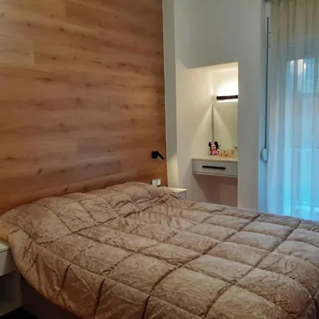 Artemis Luxury In Iktinou Pedestrian & Mitropolitou Iossif Area Апартаменты