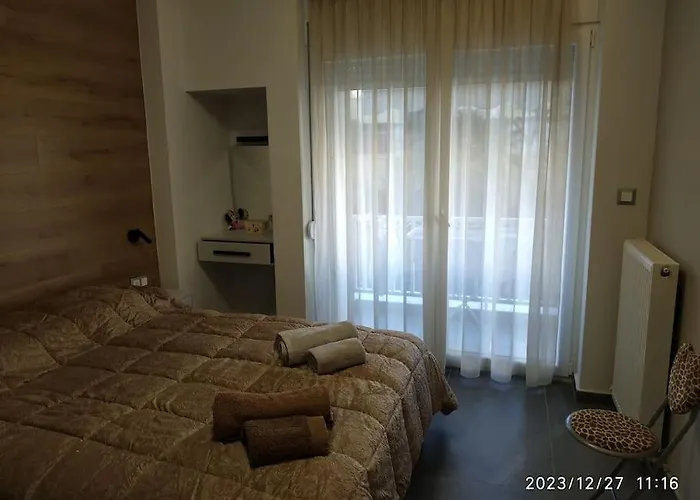 Artemis Luxury In Iktinou Pedestrian & Mitropolitou Iossif Area Apartment
