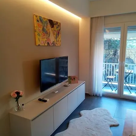 Artemis Luxury In Iktinou Pedestrian & Mitropolitou Iossif Area شقة